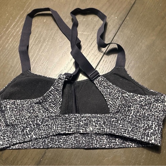 Under Armour Black and White Sports Bra - Picture 2 of 2